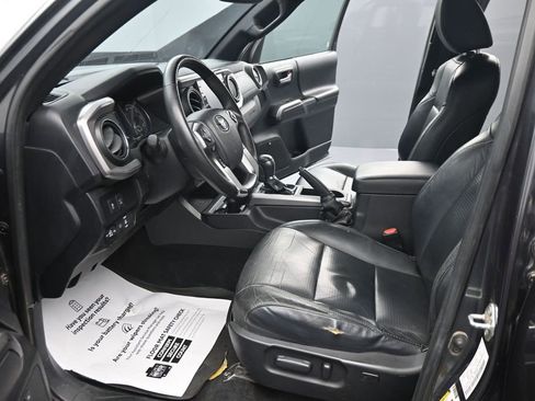 Used 2021 Toyota Tacoma Limited w/ Nightshade Package AWD/4WD image 17