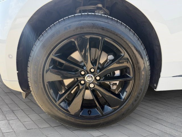 Used 2026 Jaguar F-PACE R-Dynamic S AWD/4WD image 9