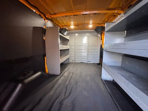 Used 2018 Ford Transit 250 130 Low Roof image 27