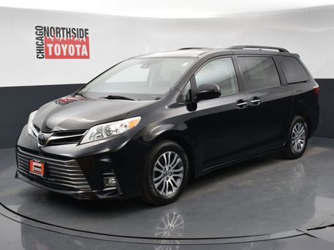 Used 2020 Toyota Sienna XLE image 8