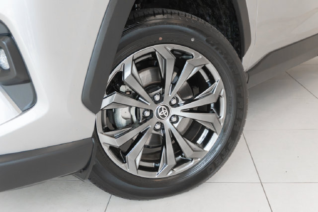 Used 2023 Toyota RAV4 XLE Premium AWD/4WD image 2