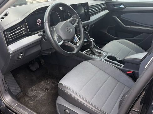 Used 2025 Volkswagen Jetta SE FWD image 5