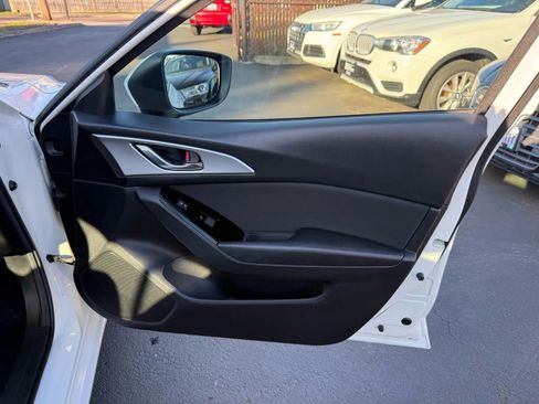 Used 2017 MAZDA MAZDA3 Sport image 14
