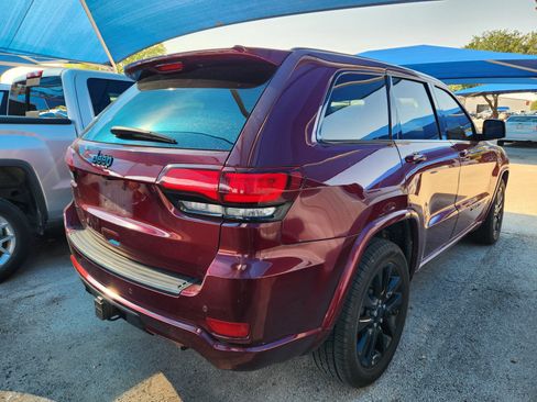 Used 2021 Jeep Grand Cherokee Laredo X AWD/4WD image 4
