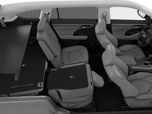 New 2026 Toyota Highlander Platinum image 22