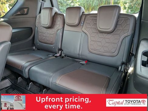 Used 2025 Nissan Armada Platinum image 11
