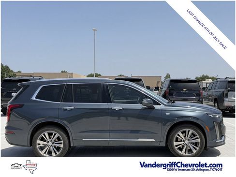 Used 2021 Cadillac XT6 Premium Luxury FWD image 3