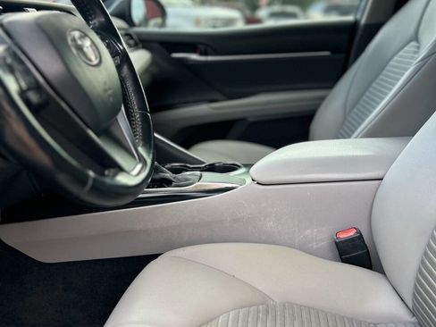 Used 2020 Toyota Camry SE image 10