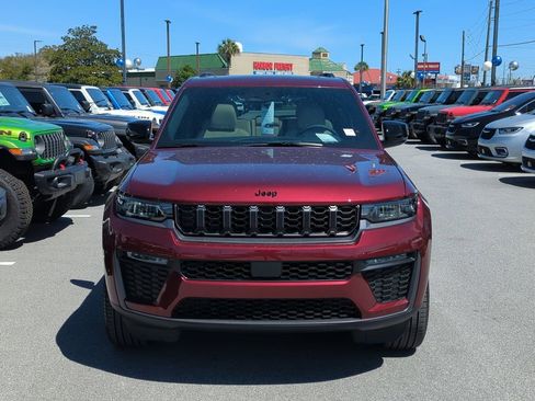 New 2026 Jeep Grand Cherokee Limited w/ Limited Altitude Package AWD/4WD image 10