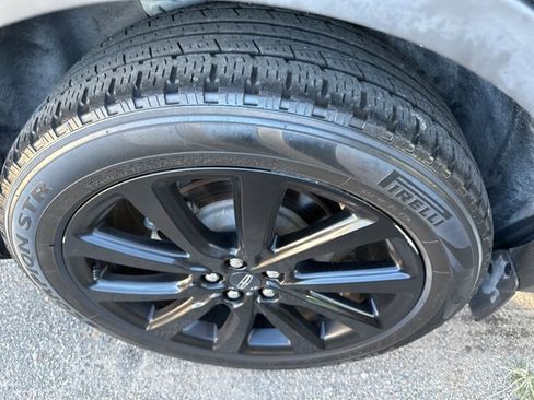 Used 2021 Lincoln Nautilus Reserve w/ Monochromatic Package image 9