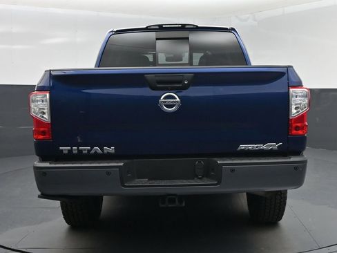Used 2017 Nissan Titan PRO-4X w/ Pro-4x Convenience Package AWD/4WD image 11
