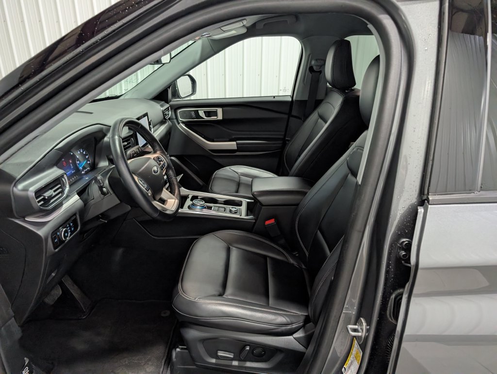 Used 2023 Ford Explorer XLT w/ Equipment Group 202A AWD/4WD image 15