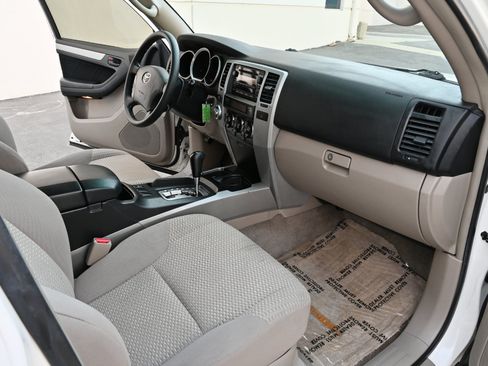 Used 2006 Toyota 4Runner SR5 AWD/4WD image 15