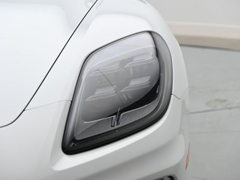 Used 2024 Porsche Panamera 4 image 12