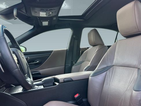 Used 2022 Lexus ES 300h w/ Accessory Package FWD image 22