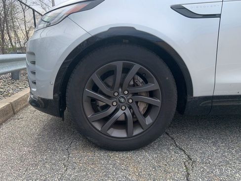 Used 2023 Land Rover Discovery S R-Dynamic image 9