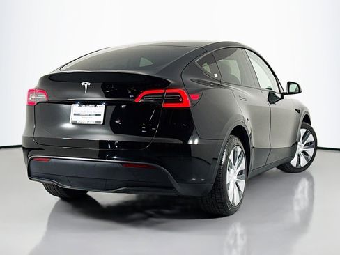 Used 2024 Tesla Model Y Long Range image 11