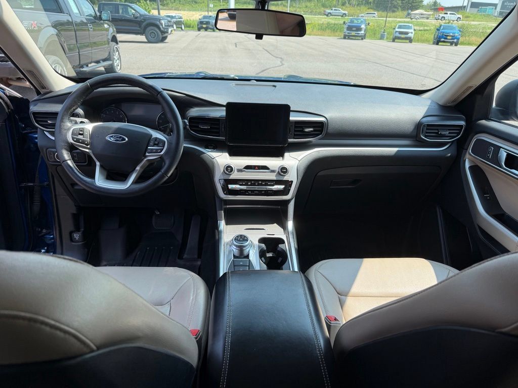 Used 2020 Ford Explorer XLT w/ Equipment Group 202A AWD/4WD image 16