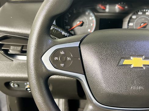 Used 2021 Chevrolet Traverse LS FWD image 18