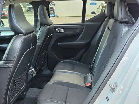 Used 2020 Volvo XC40 T5 Momentum AWD/4WD image 17
