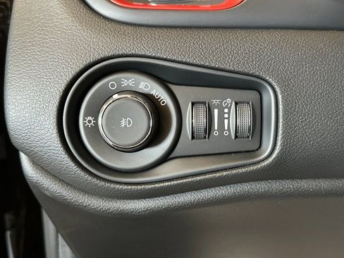 Used 2023 Jeep Renegade Trailhawk w/ Trailhawk Elite Group image 19