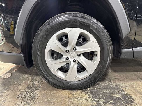 Used 2022 Toyota RAV4 LE AWD/4WD image 10
