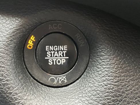 Used 2020 Jeep Cherokee Limited image 32