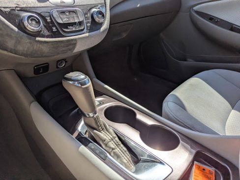 Used 2018 Chevrolet Malibu LS image 24