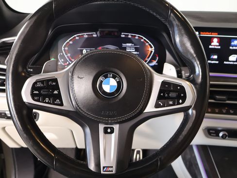 Used 2022 BMW X7 xDrive40i w/ M Sport Package AWD/4WD image 3