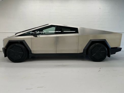 Used 2024 Tesla Cybertruck AWD Crew Cab image 3