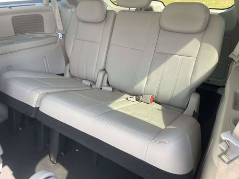 Used 2010 Chrysler Town & Country Touring FWD image 12
