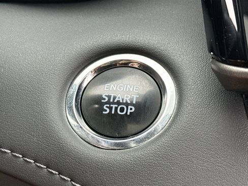 Used 2023 Toyota Highlander L image 9