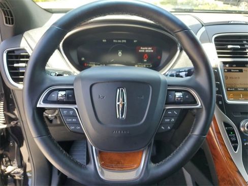 Used 2019 Lincoln Nautilus Select image 21