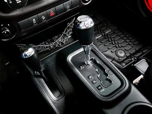 Used 2018 Jeep Wrangler Rubicon w/ Power Convenience Group image 29