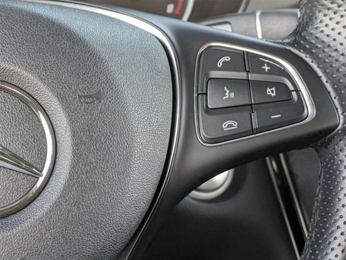 Used 2019 Mercedes-Benz GLC 300 image 11