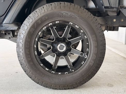 Used 2014 Jeep Wrangler Unlimited Sahara AWD/4WD image 35