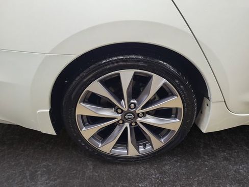 Used 2023 Nissan Maxima SR w/ Sport Mat Group image 28