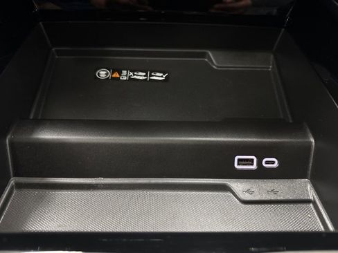 Used 2025 Chevrolet Suburban Z71 w/ Comfort Package image 20