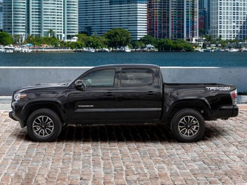 Used 2023 Toyota Tacoma TRD Sport w/ Advanced Technology Package image 8