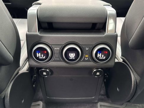 Certified 2018 Land Rover Discovery HSE image 17