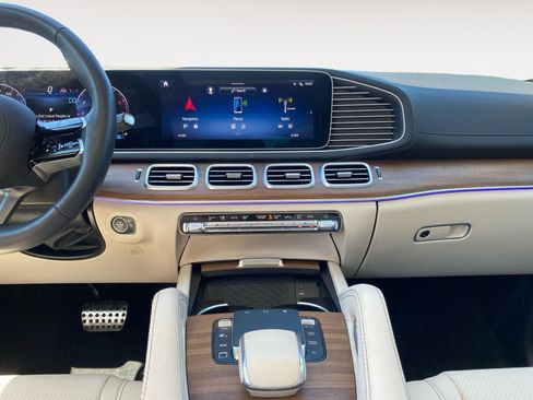 Used 2025 Mercedes-Benz GLS 450 4MATIC w/ AMG Line Exterior image 11