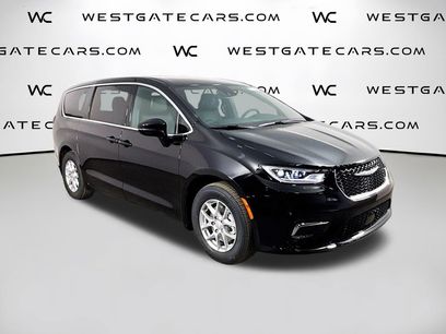 New 2026 Chrysler Pacifica Select
