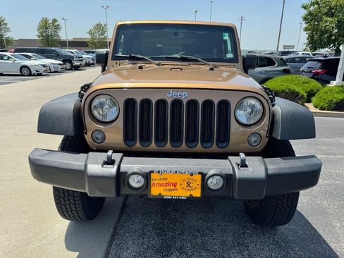 Used 2015 Jeep Wrangler Rubicon w/ Dual Top Group AWD/4WD image 9