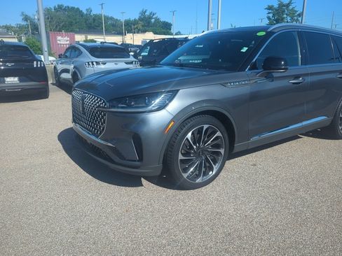 Used 2025 Lincoln Aviator Reserve w/ Equipment Group 201A AWD/4WD image 7