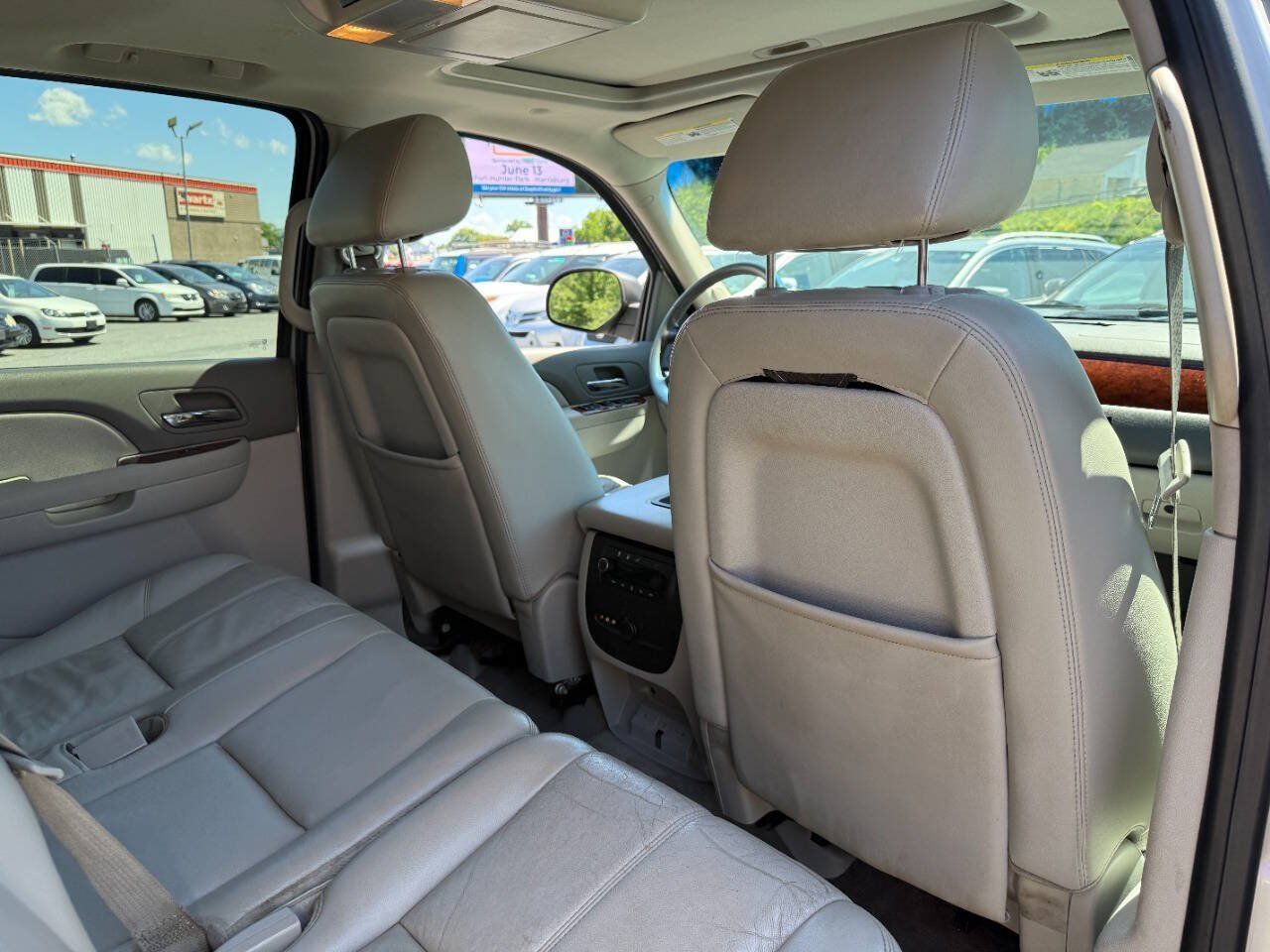 Used 2010 Chevrolet Suburban LT AWD/4WD image 34