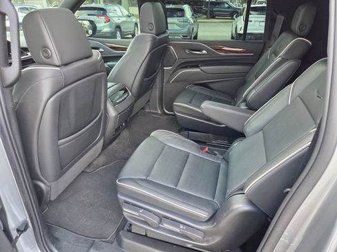 Used 2023 Cadillac Escalade ESV Premium Luxury RWD image 9