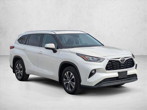 Used 2020 Toyota Highlander XLE image 4