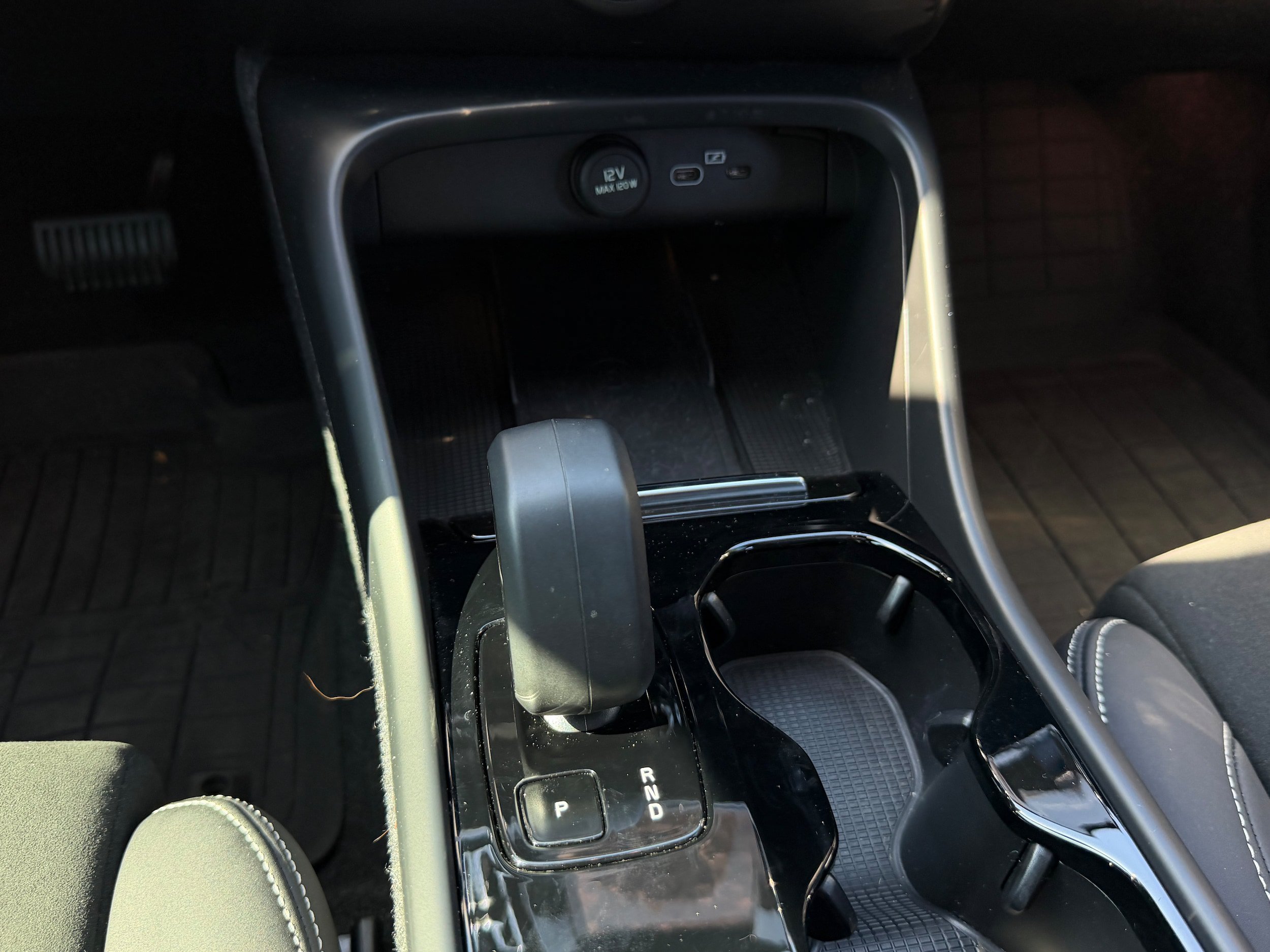 Certified 2023 Volvo C40 P8 Recharge Ultimate w/ Protection Package Premier AWD/4WD image 16