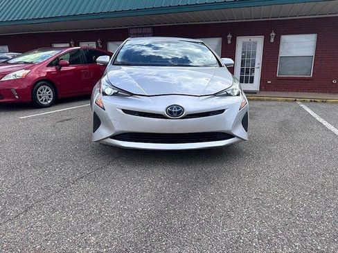Used 2018 Toyota Prius Two 4dr Hatchback image 7