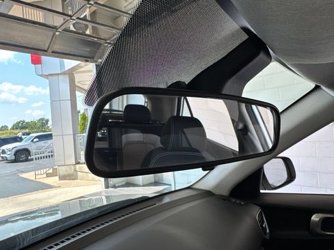 Used 2025 Hyundai Venue SEL FWD image 32